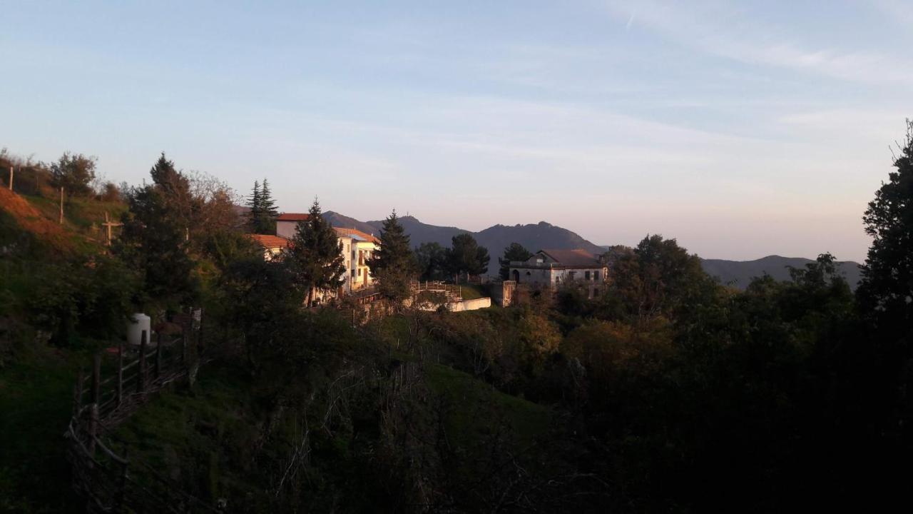 Bed And Breakfast Humus Sapiens Castiglione Chiavarese Экстерьер фото